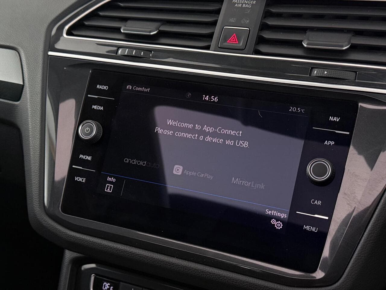 Volkswagen Tiguan thumbnail Infotainment System