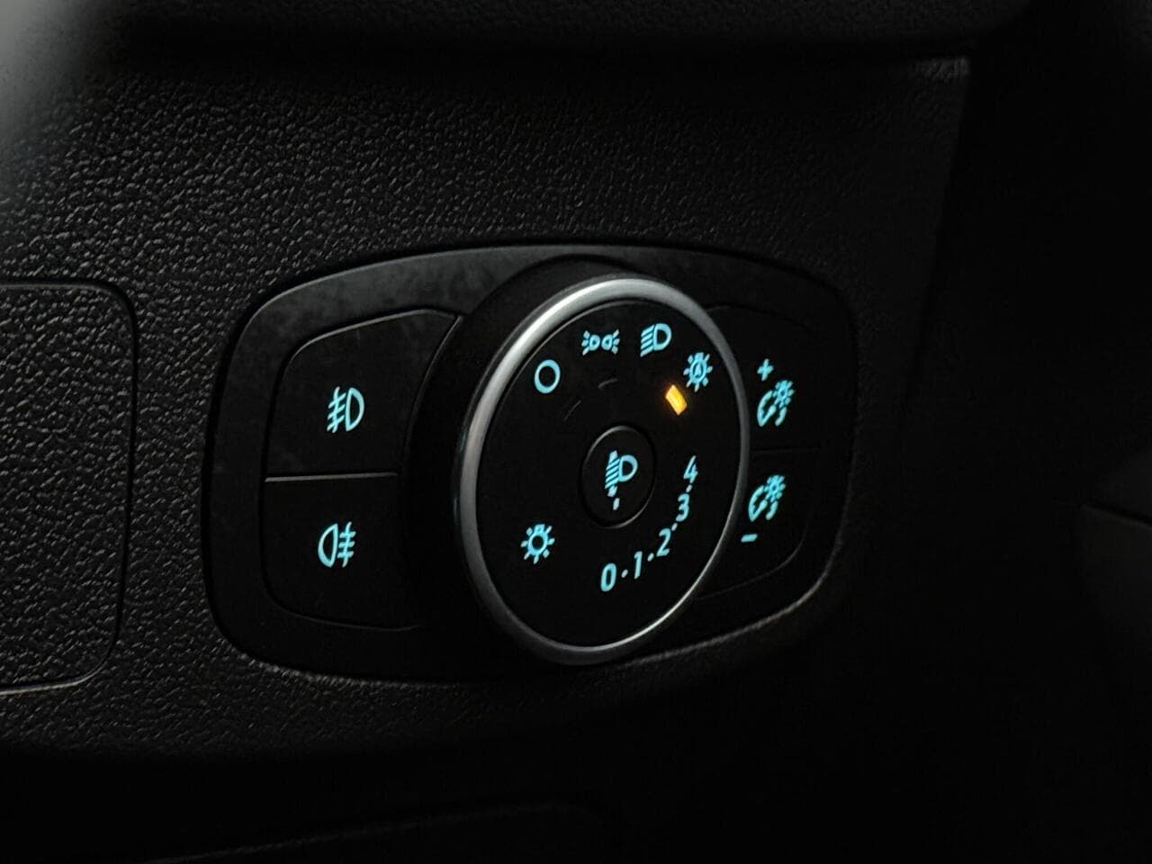 Ford Focus thumbnail Misc Controls