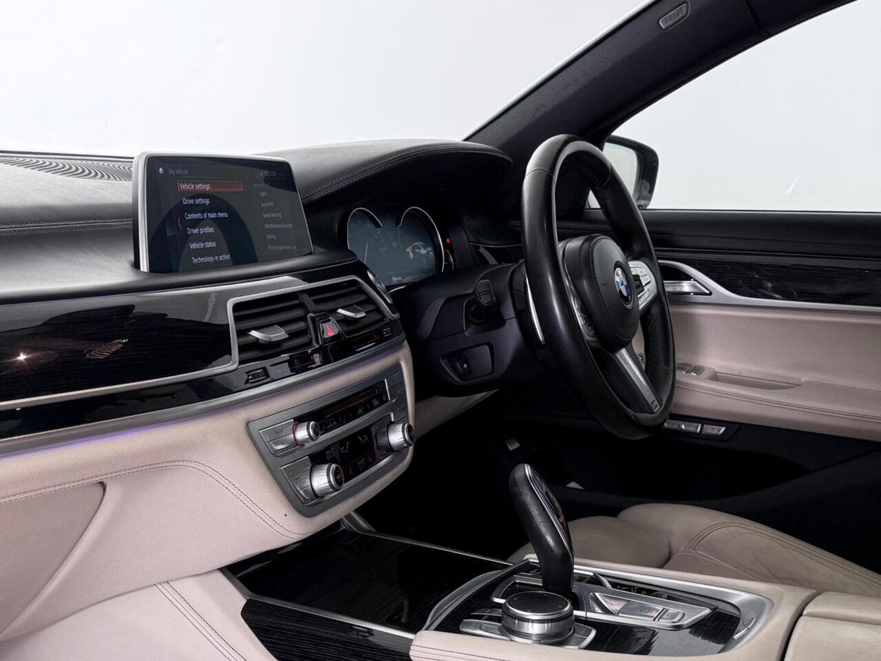 BMW 7 Series thumbnail Interior Front