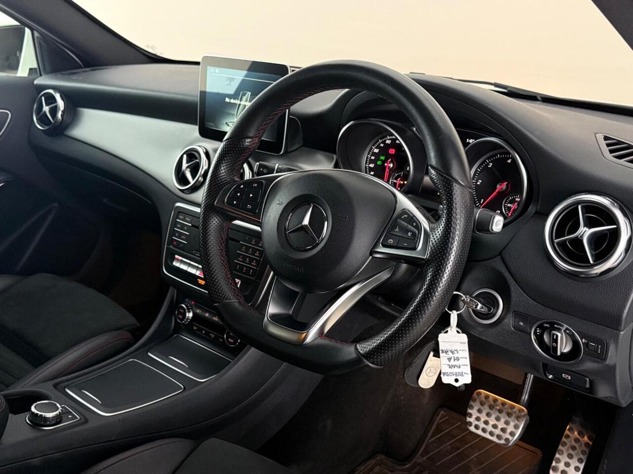 Mercedes-Benz GLA thumbnail Interior Front