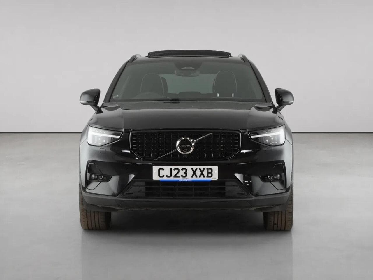 Volvo XC40 thumbnail Front