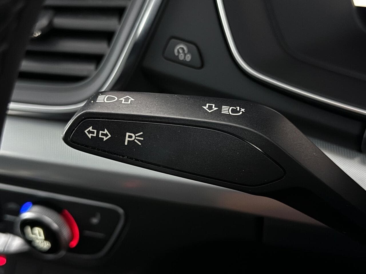 Audi Q5 thumbnail Misc Controls