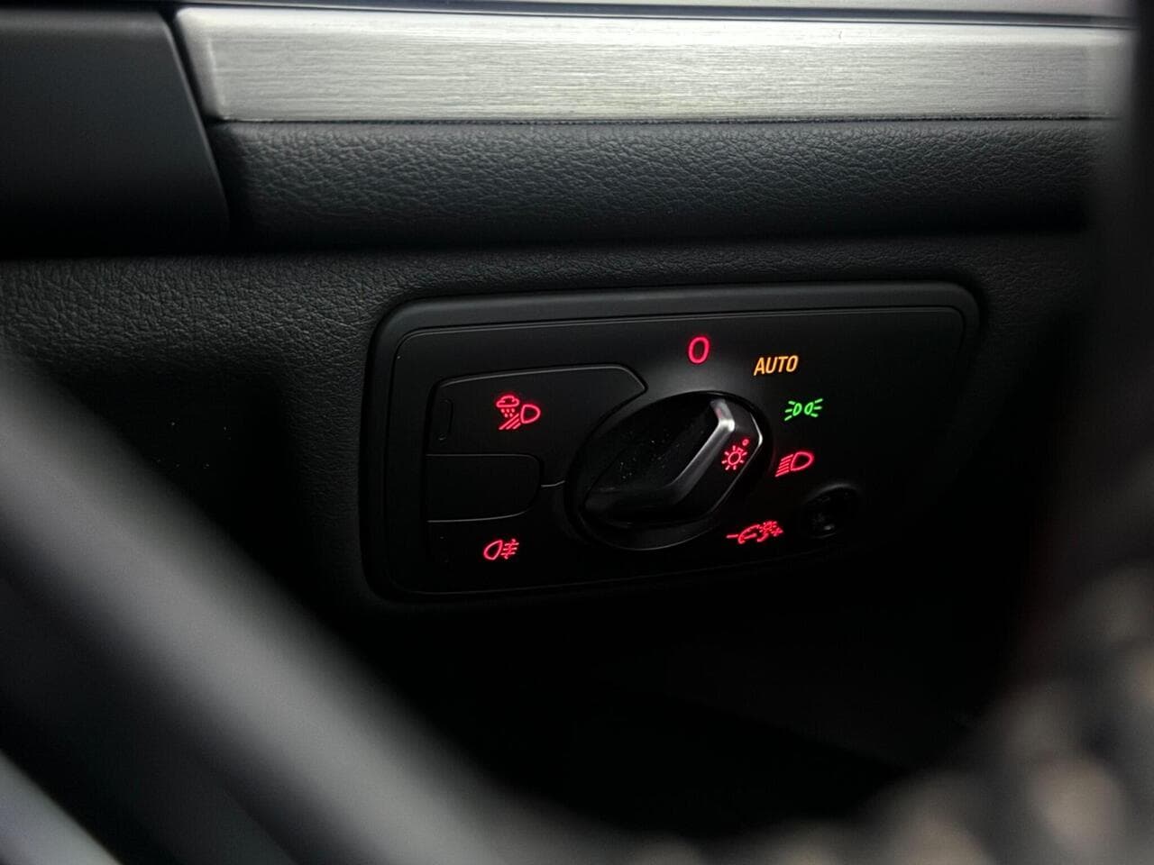 Audi A6 Saloon thumbnail Misc Controls
