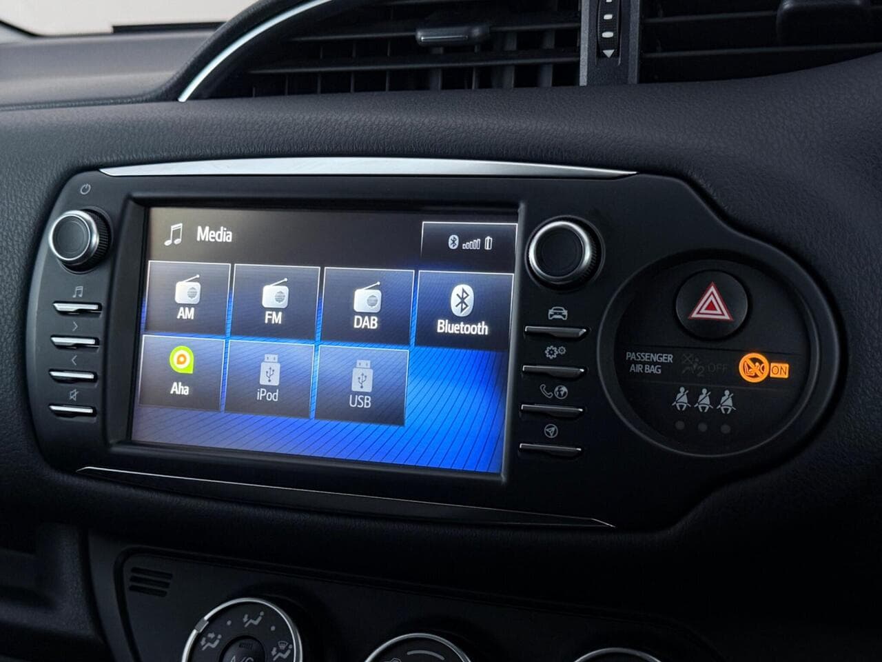 Toyota Yaris thumbnail Infotainment System
