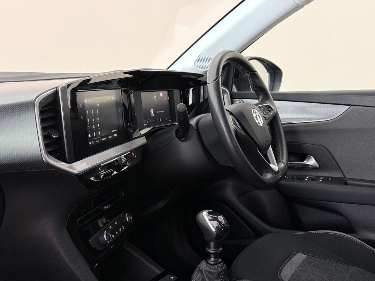 Vauxhall Mokka thumbnail Interior Front