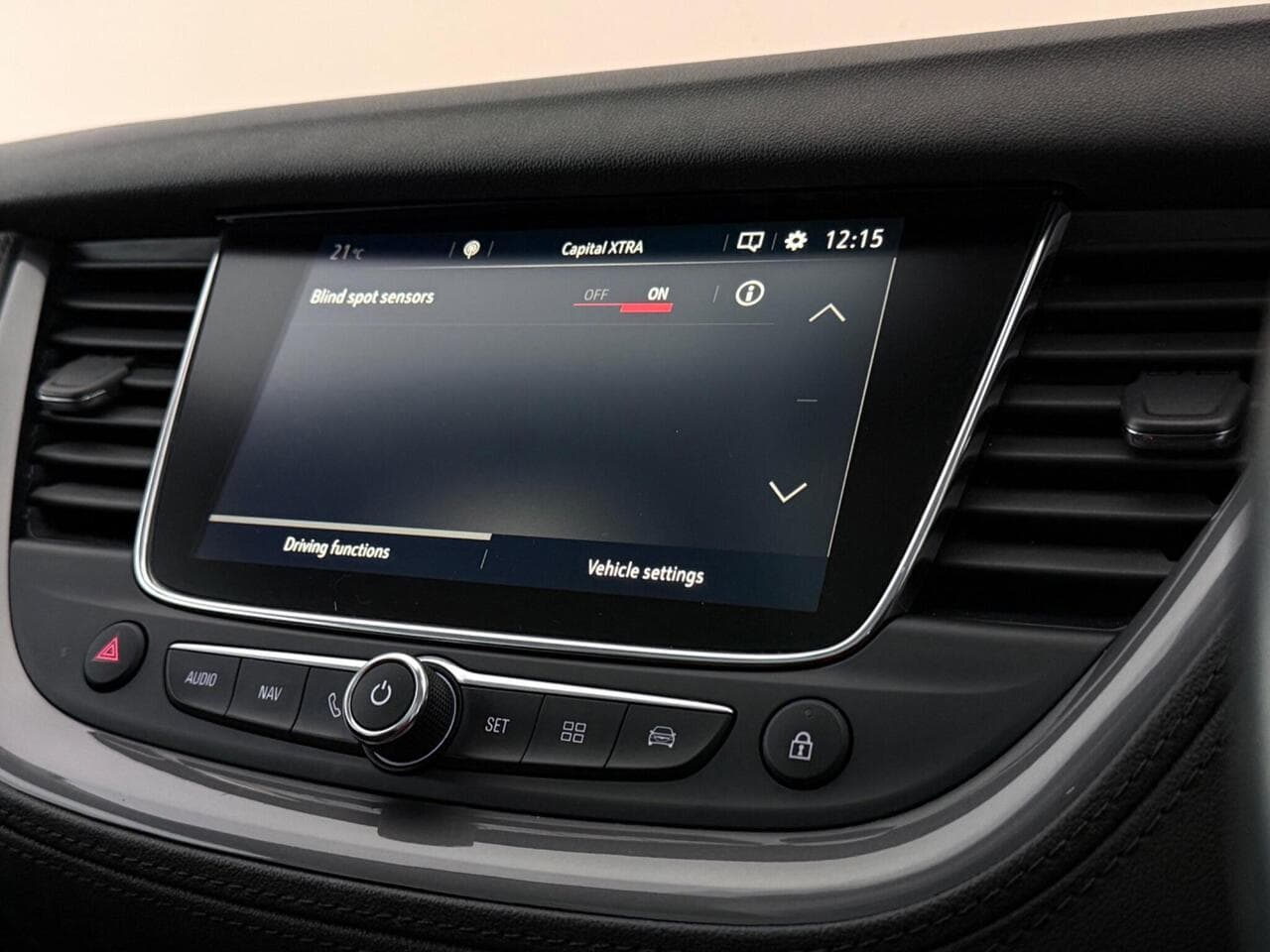 Vauxhall Grandland X thumbnail Infotainment System