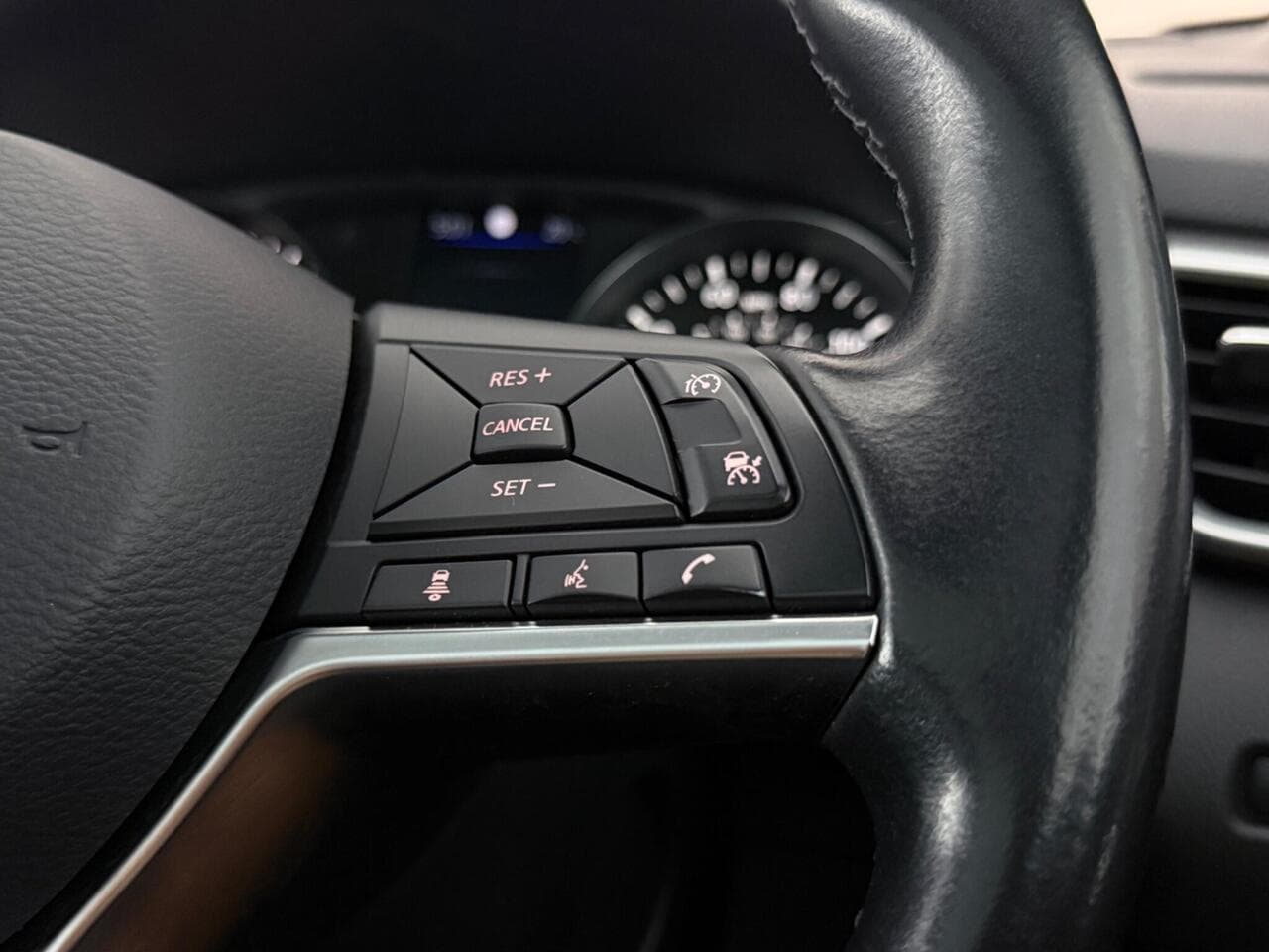 Nissan Qashqai thumbnail Misc Controls