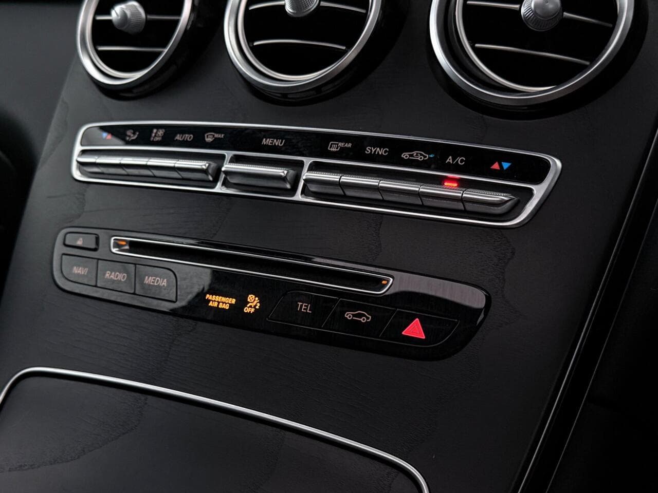 Mercedes-Benz GLC thumbnail Misc Controls