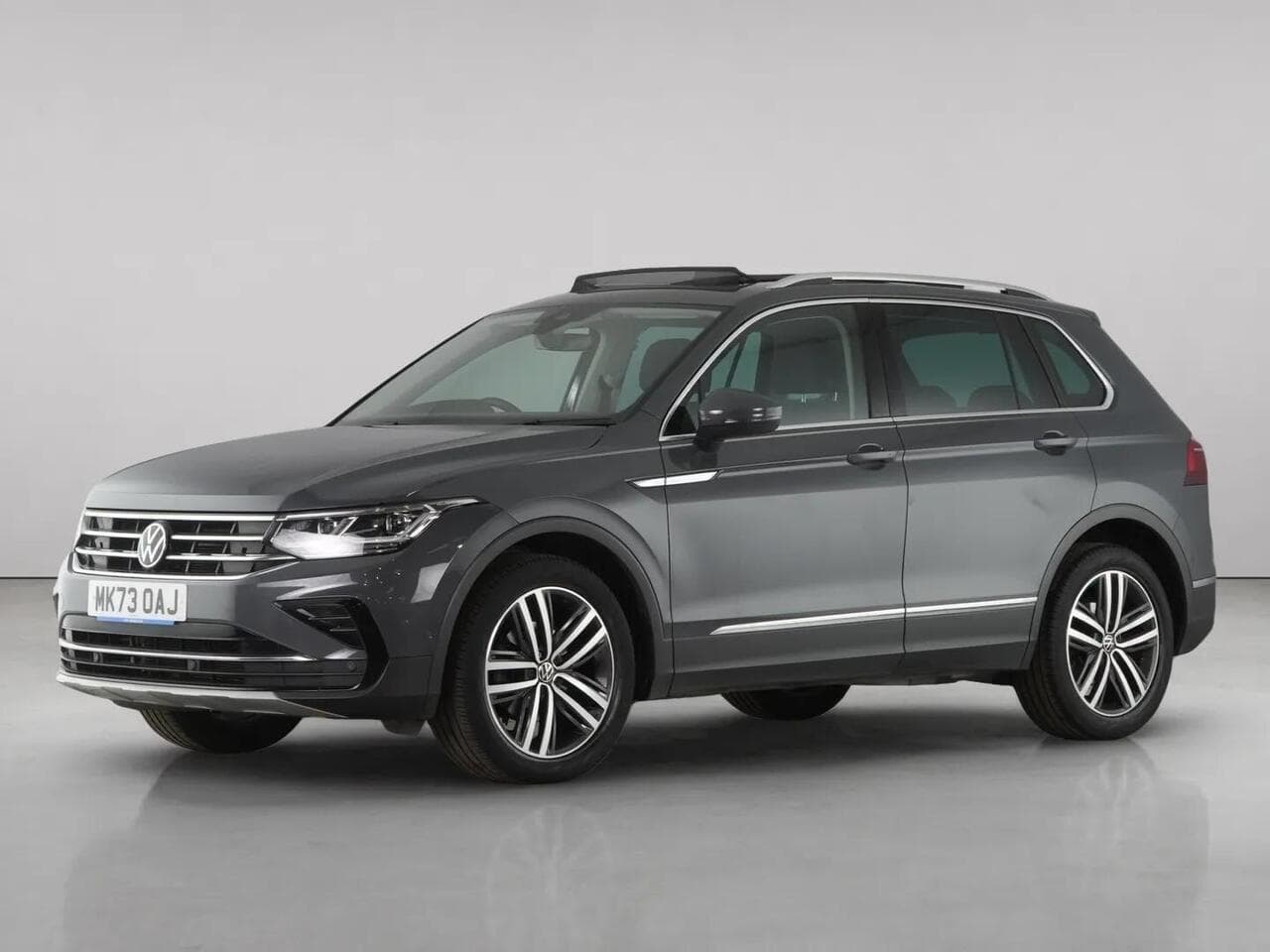 Volkswagen Tiguan thumbnail Front Left