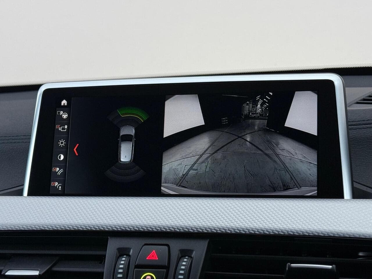 BMW X1 thumbnail Infotainment System