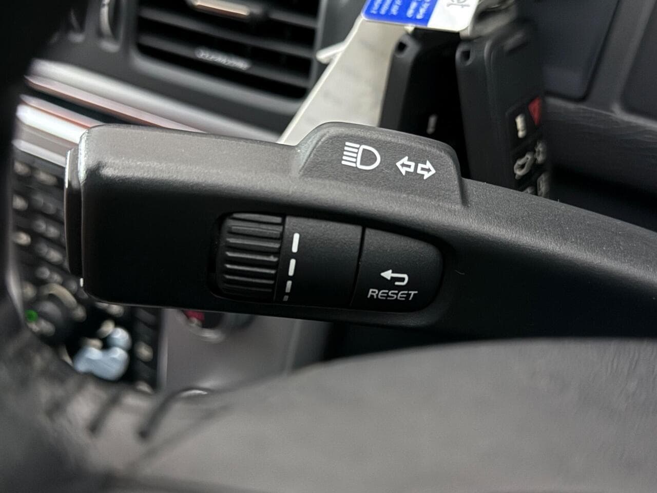 Volvo XC60 thumbnail Misc Controls
