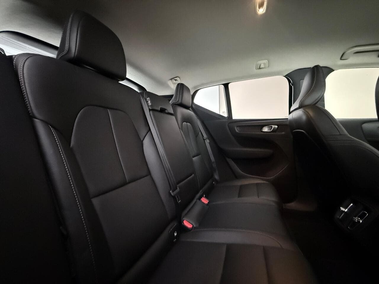 Volvo XC40 thumbnail Seats Rear