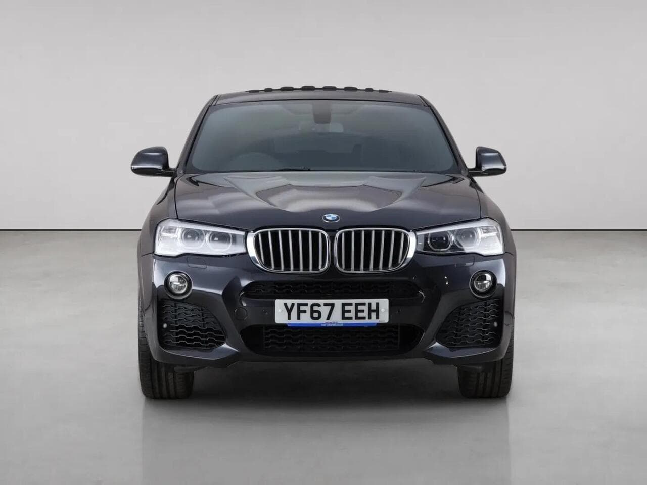 BMW X4 thumbnail Front