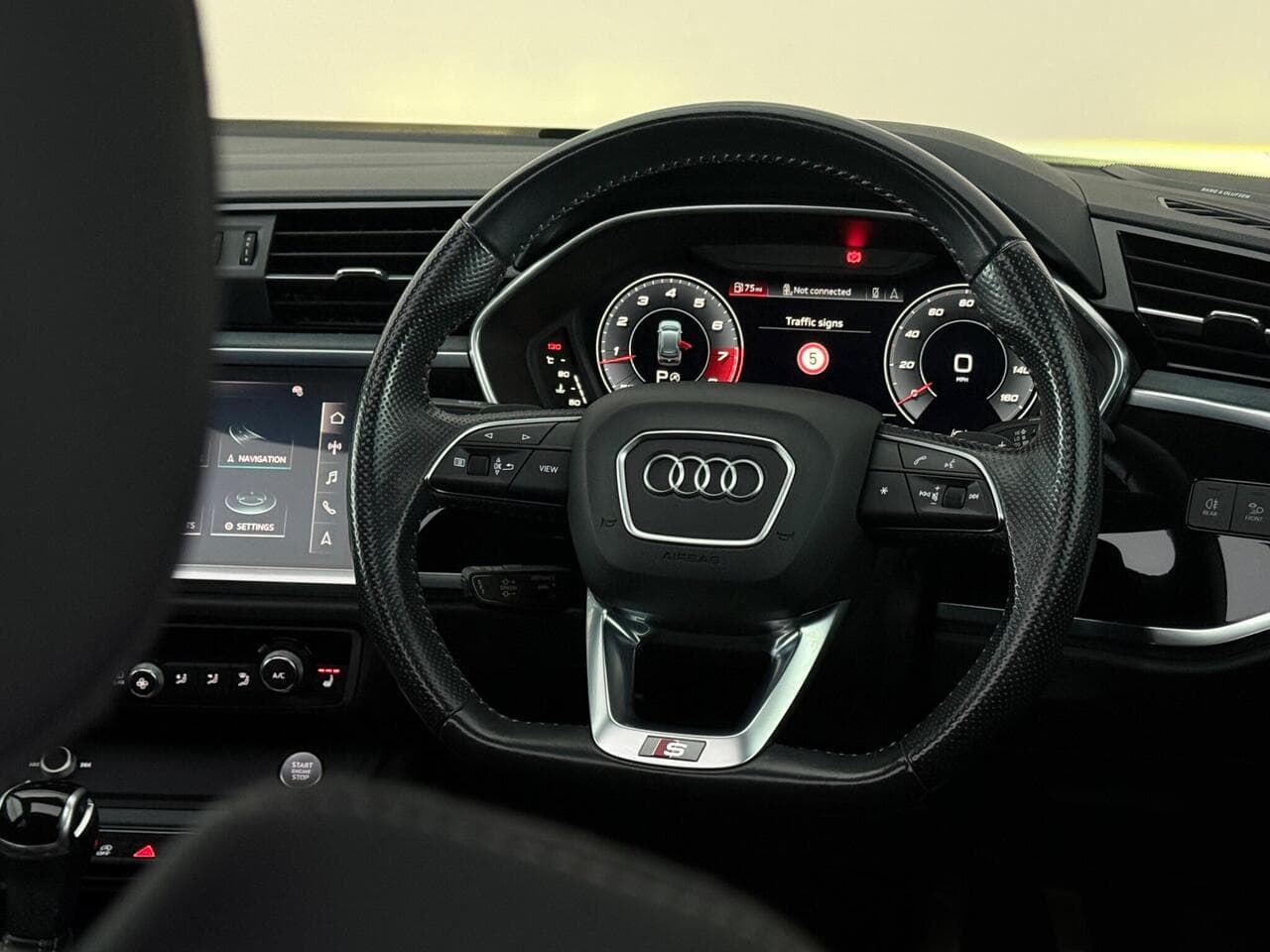 Audi Q3 thumbnail Steering Wheel