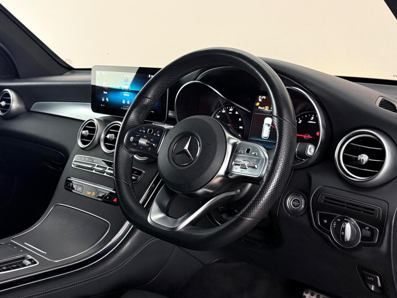 Mercedes-Benz GLC thumbnail Interior Front