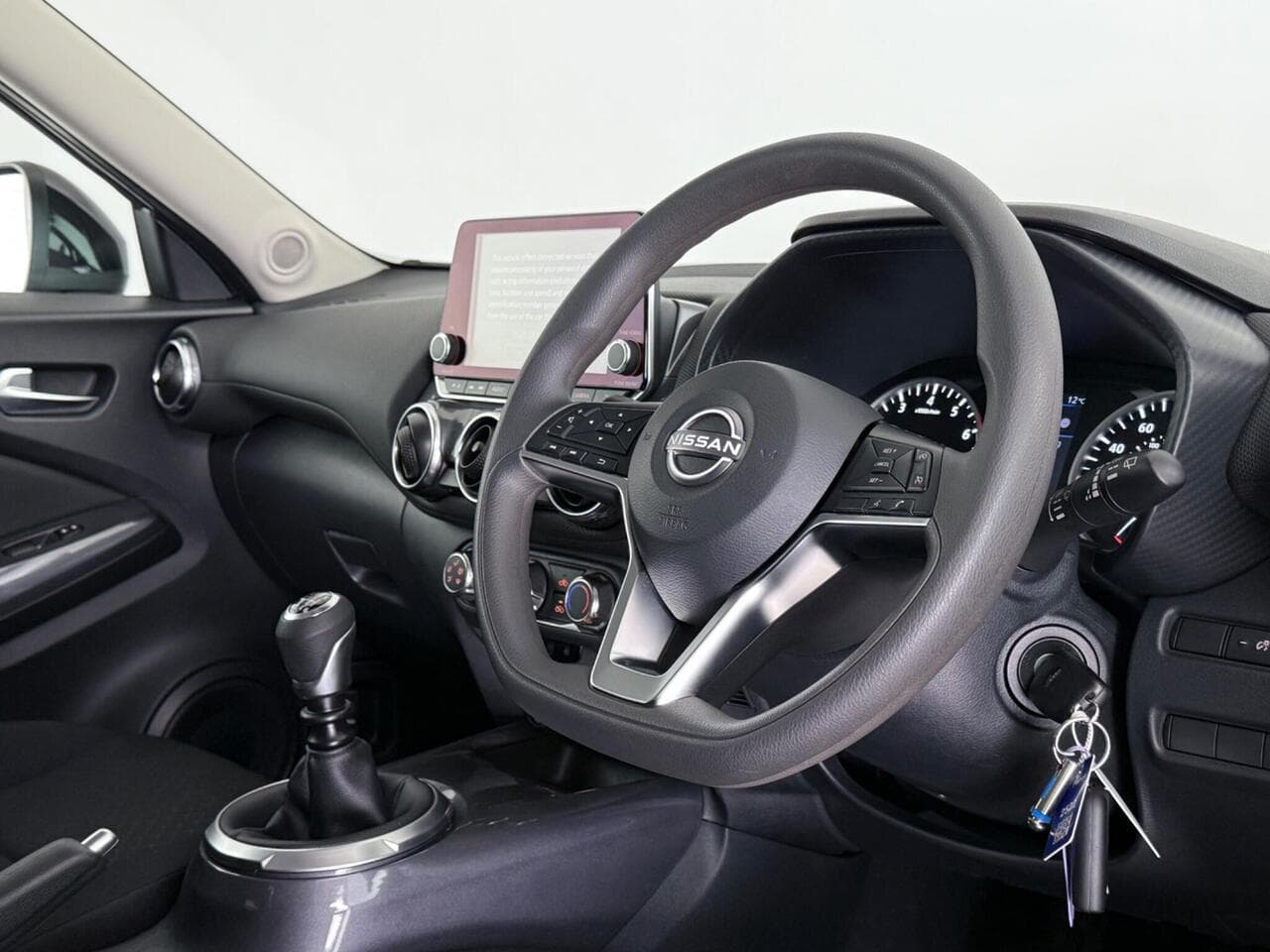 Nissan Juke thumbnail Interior Front