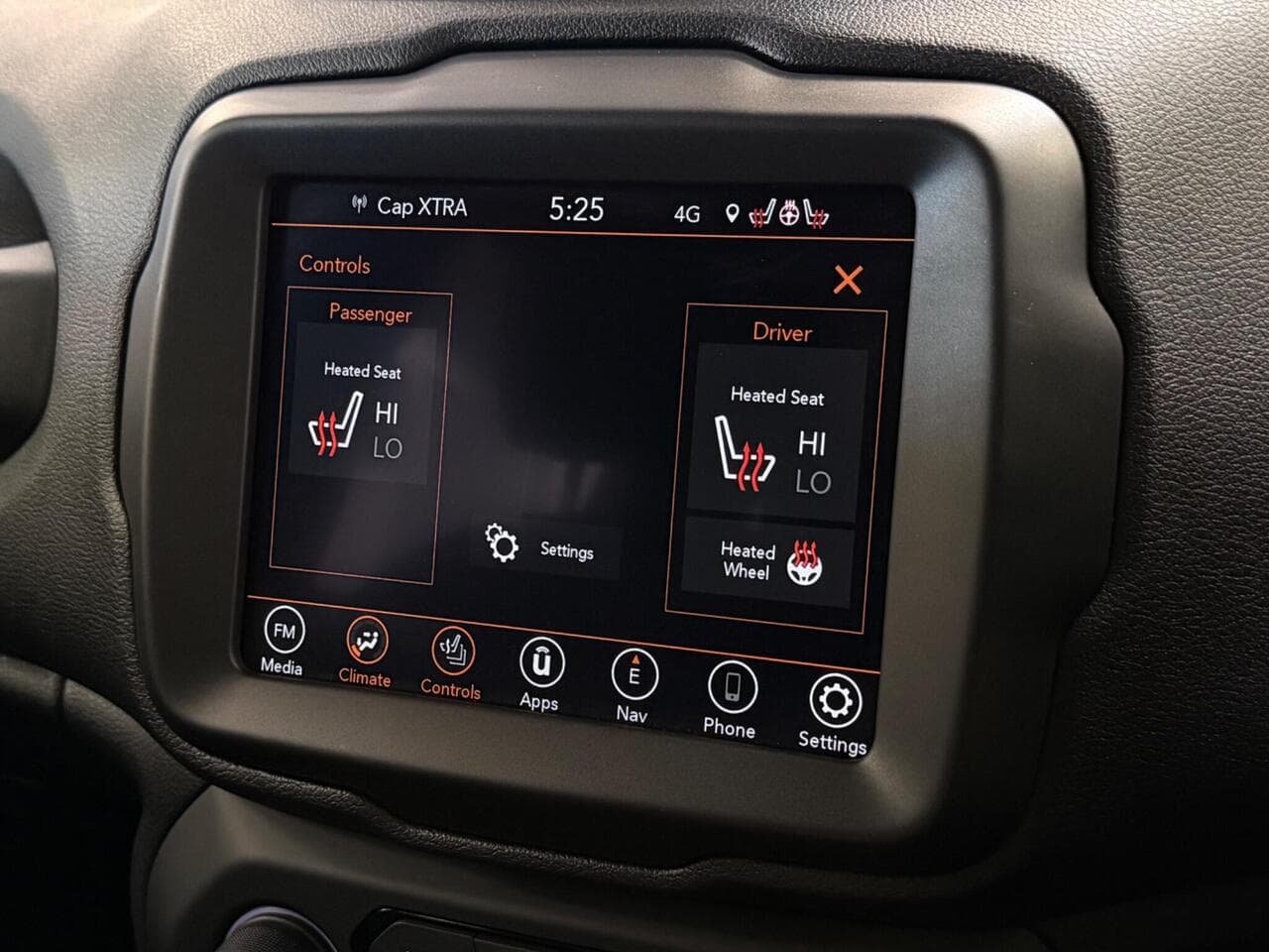Jeep Renegade thumbnail Infotainment System