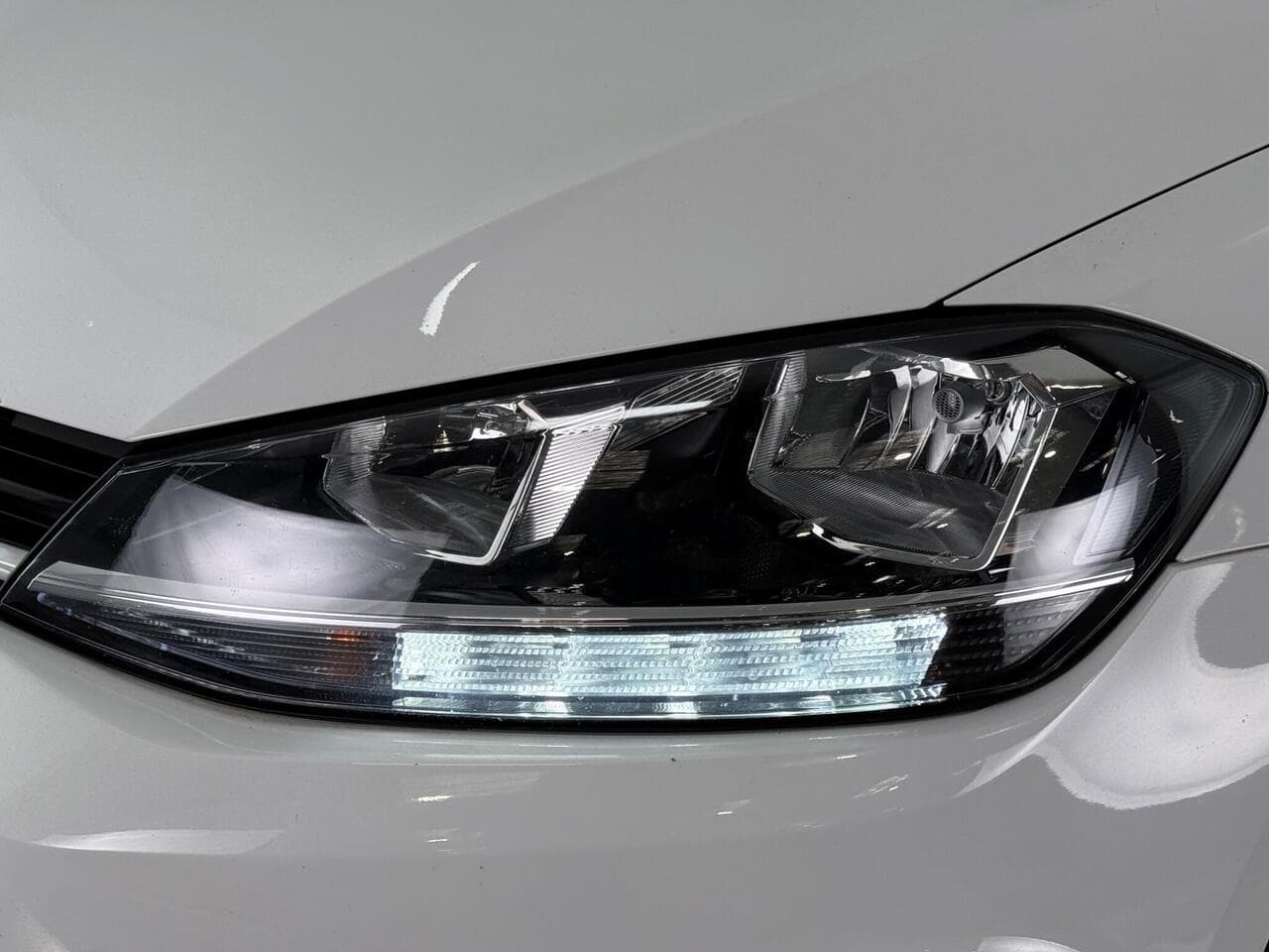 Volkswagen Golf thumbnail Lights Front