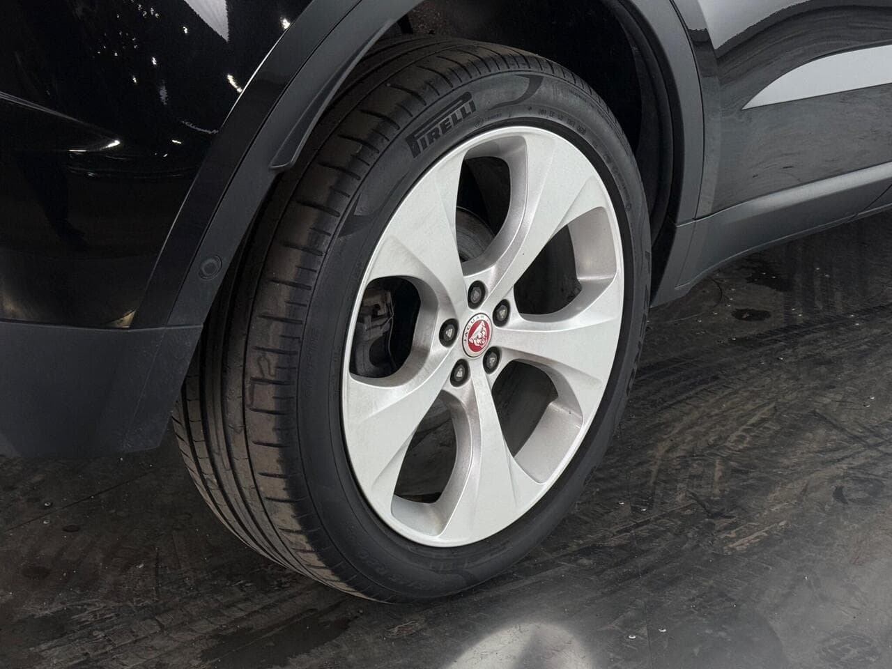 Jaguar E-PACE thumbnail Wheel