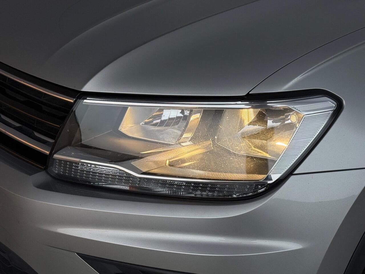 Volkswagen Tiguan thumbnail Lights Front