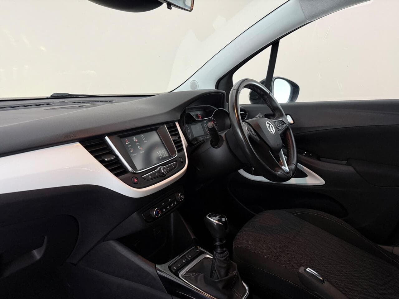 Vauxhall Crossland X thumbnail Interior Front