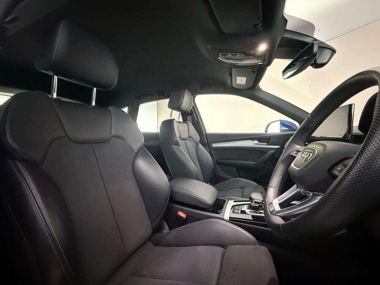 Audi Q5 thumbnail Seat Driver