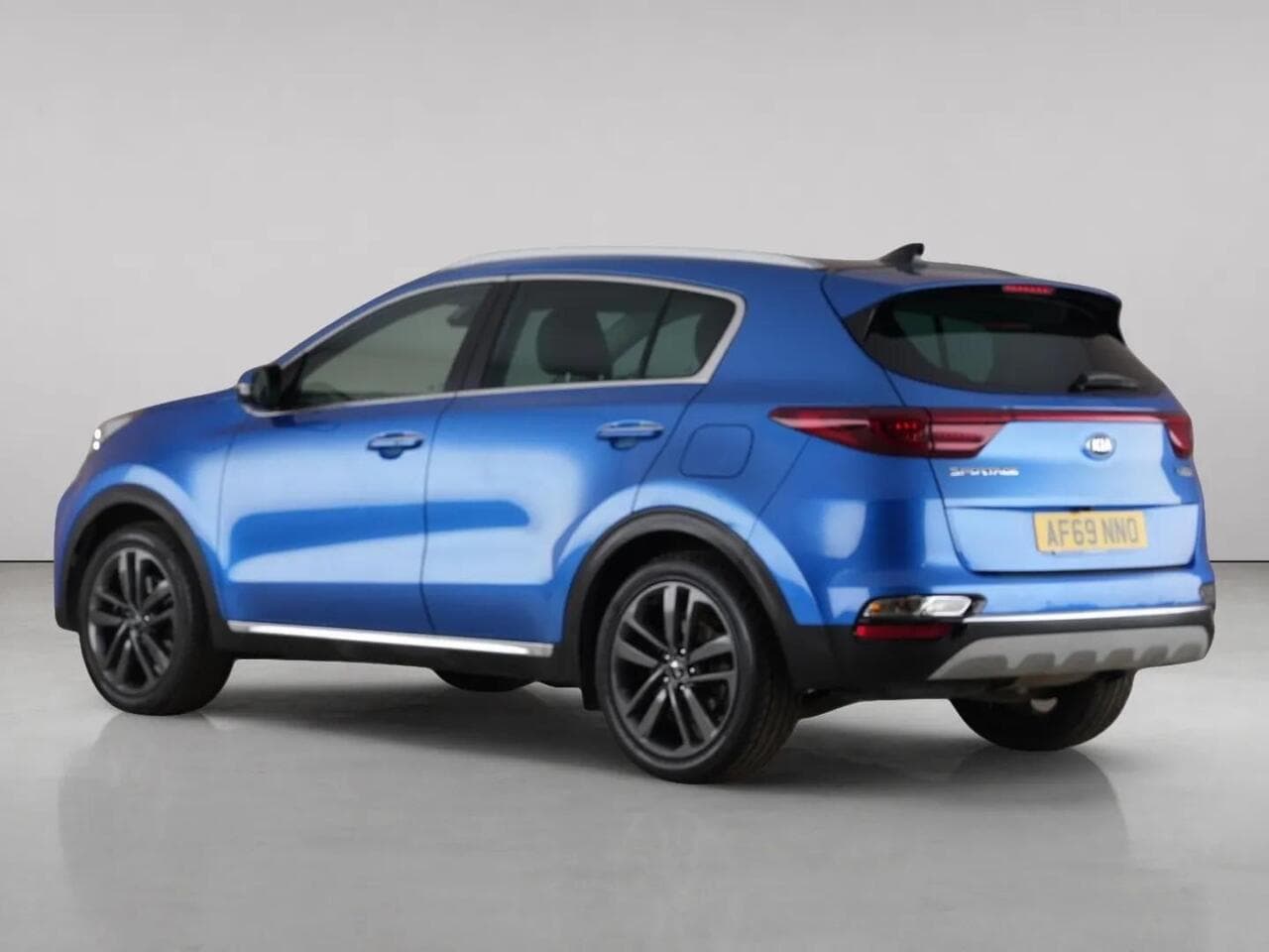 Kia Sportage thumbnail Rear Left