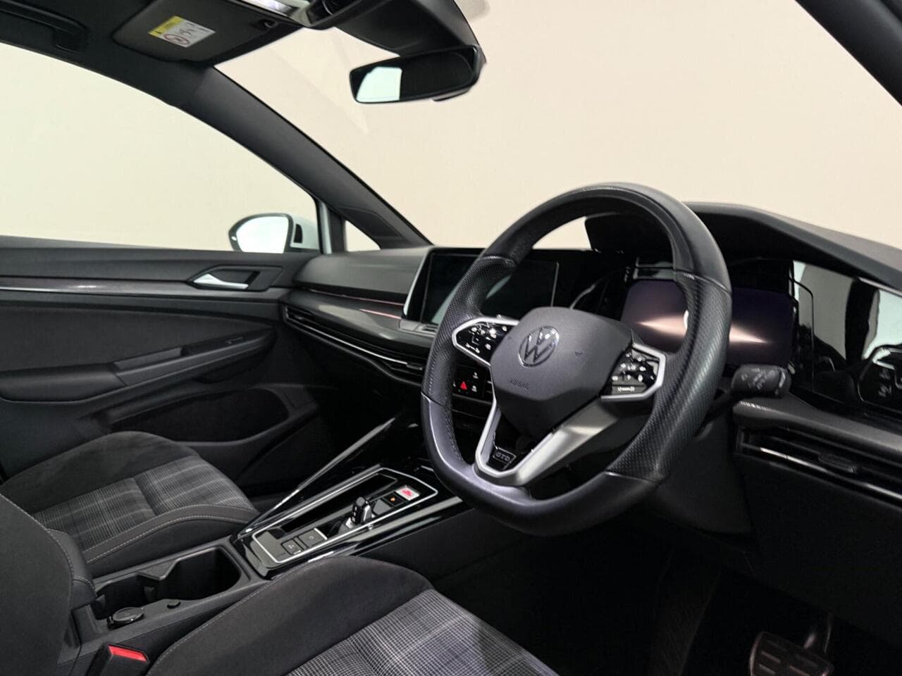 Volkswagen Golf thumbnail Interior Front