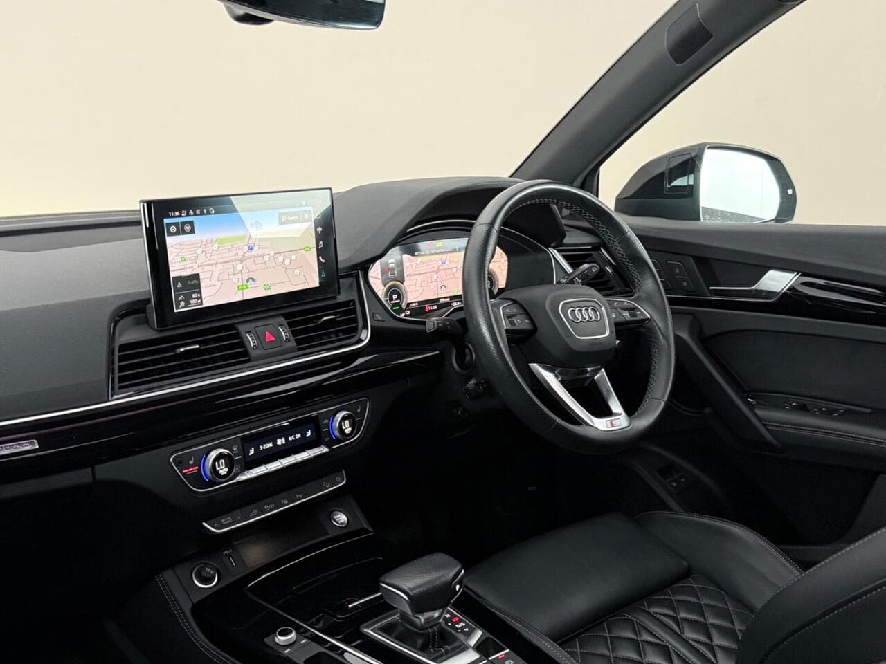 Audi Q5 thumbnail Interior Front
