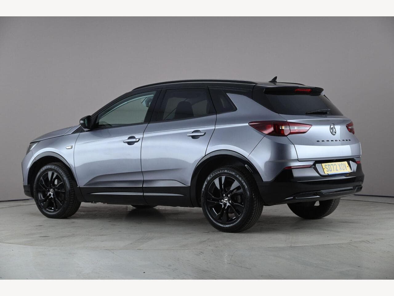 Vauxhall Grandland thumbnail Side Left