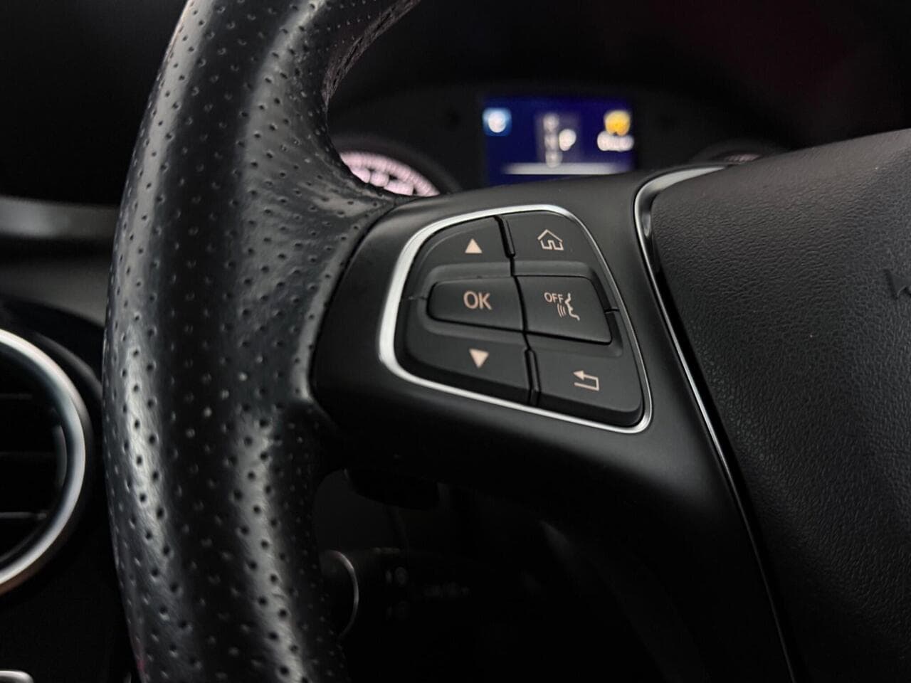 Mercedes-Benz GLC thumbnail Misc Controls