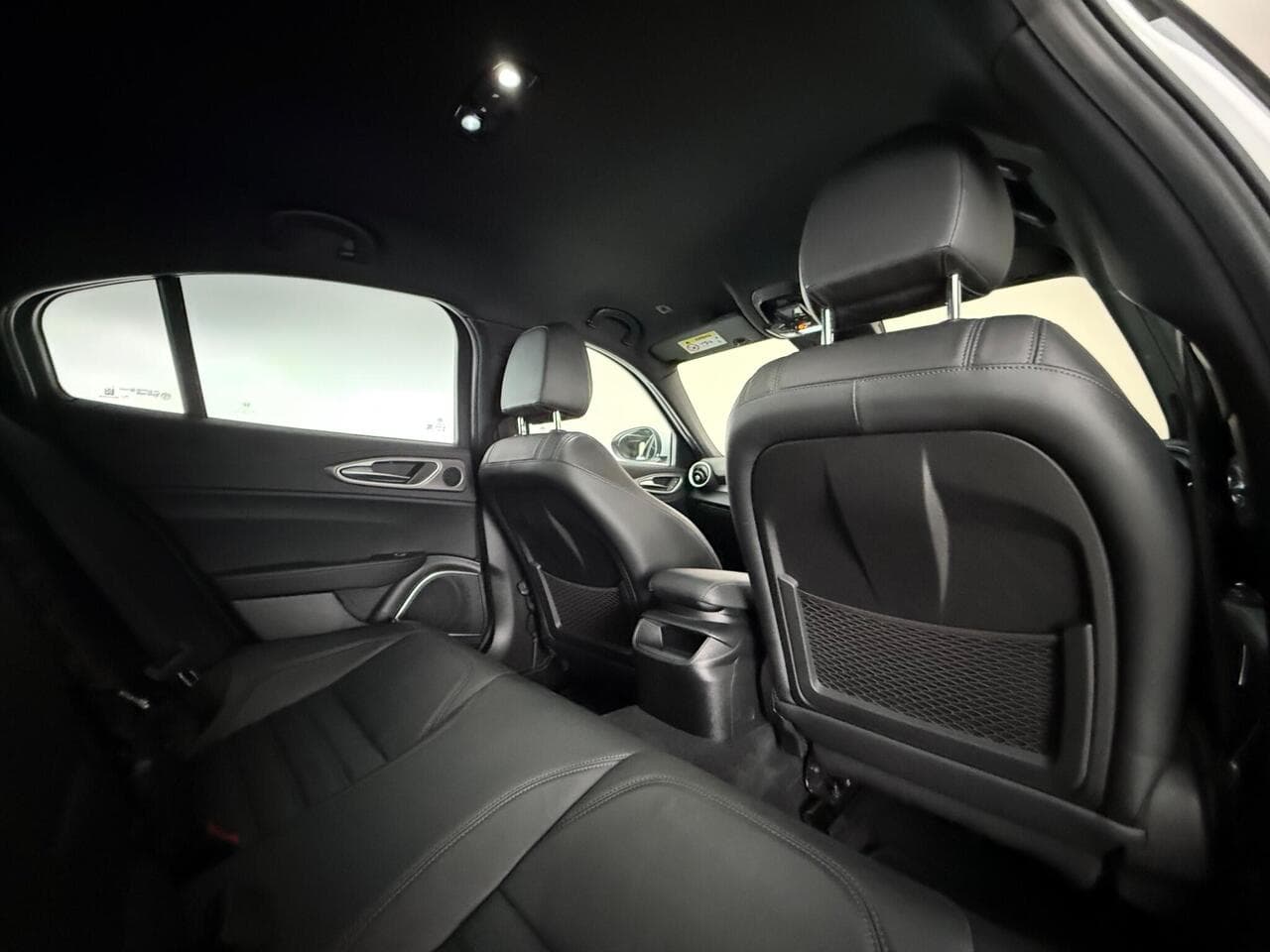 Alfa Romeo Giulia thumbnail Seats Rear