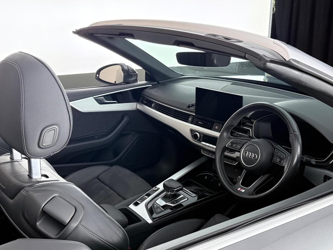 Audi A5 Cabriolet thumbnail Interior Front