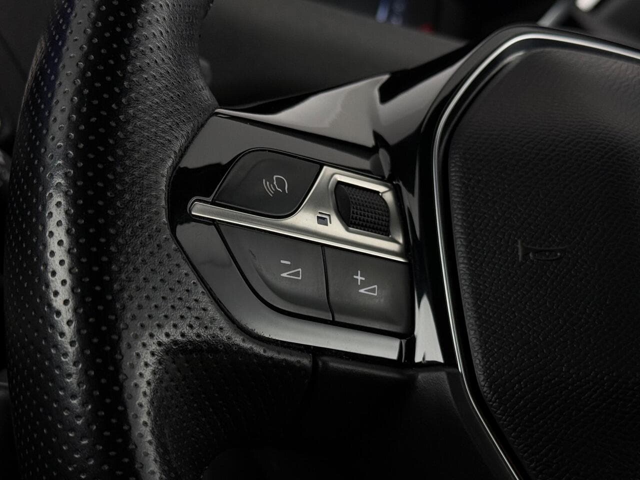 Peugeot 3008 thumbnail Misc Controls