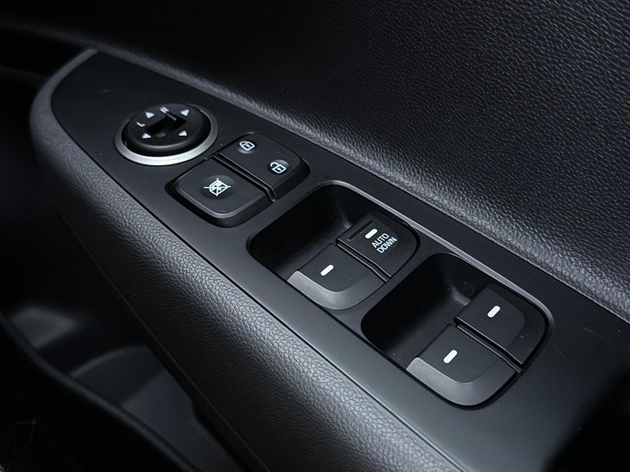 Hyundai i10 thumbnail Misc Controls