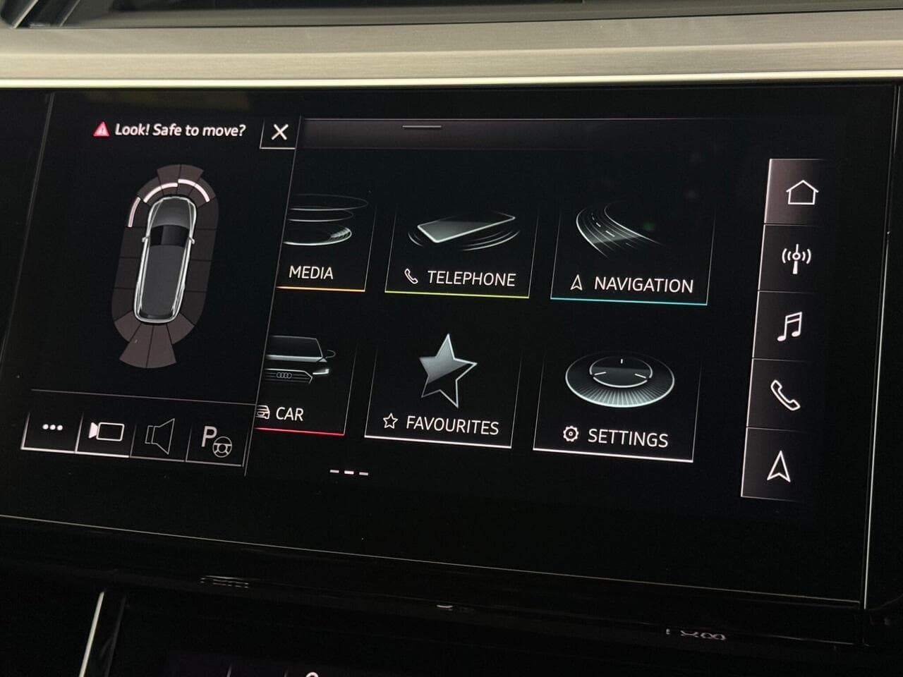 Audi e-tron thumbnail Infotainment System
