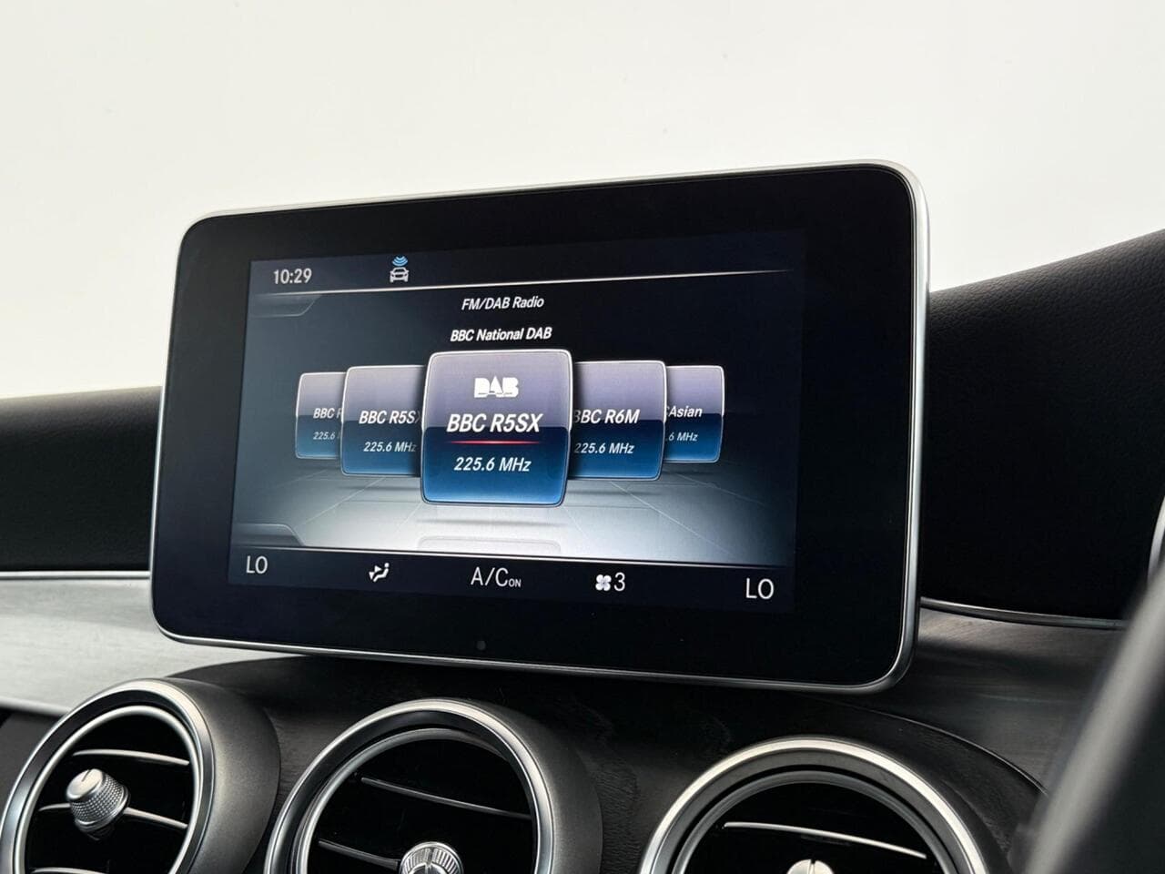 Mercedes-Benz C Class thumbnail Infotainment System