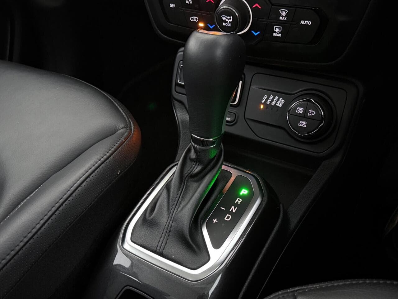 Jeep Renegade thumbnail Interior Front