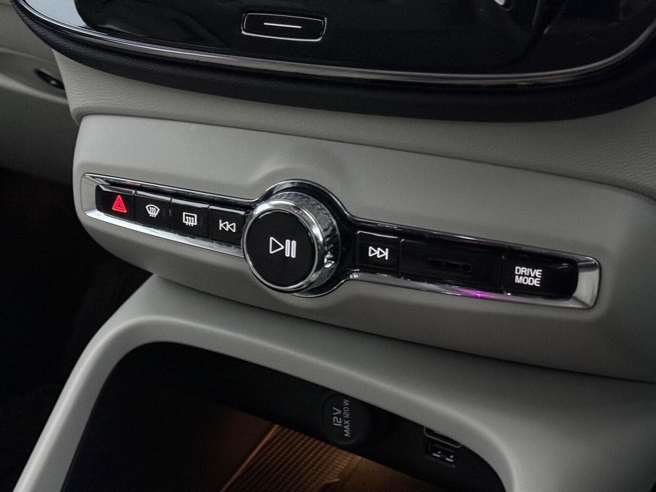 Volvo XC40 thumbnail Misc Controls