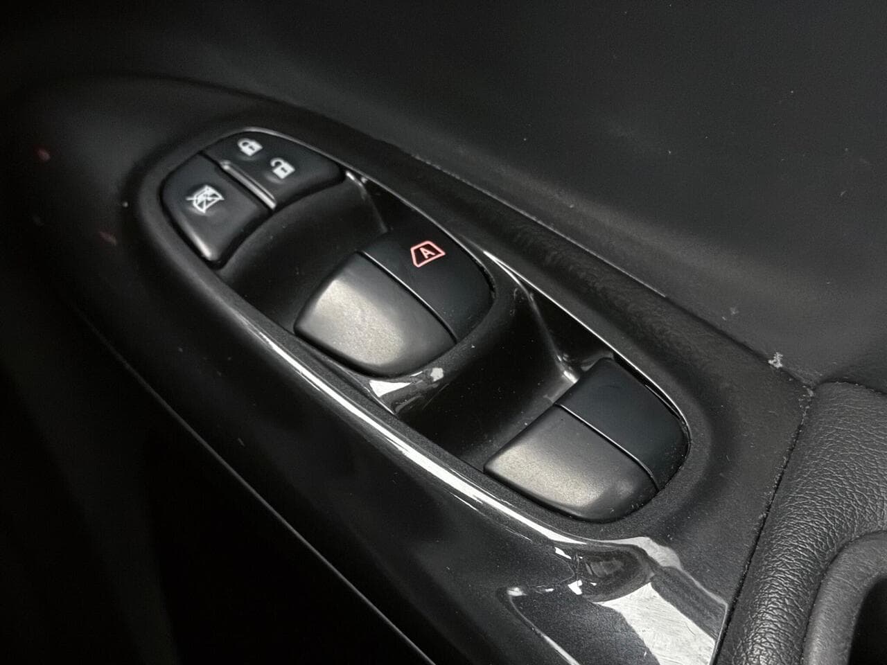 Nissan Juke thumbnail Misc Controls