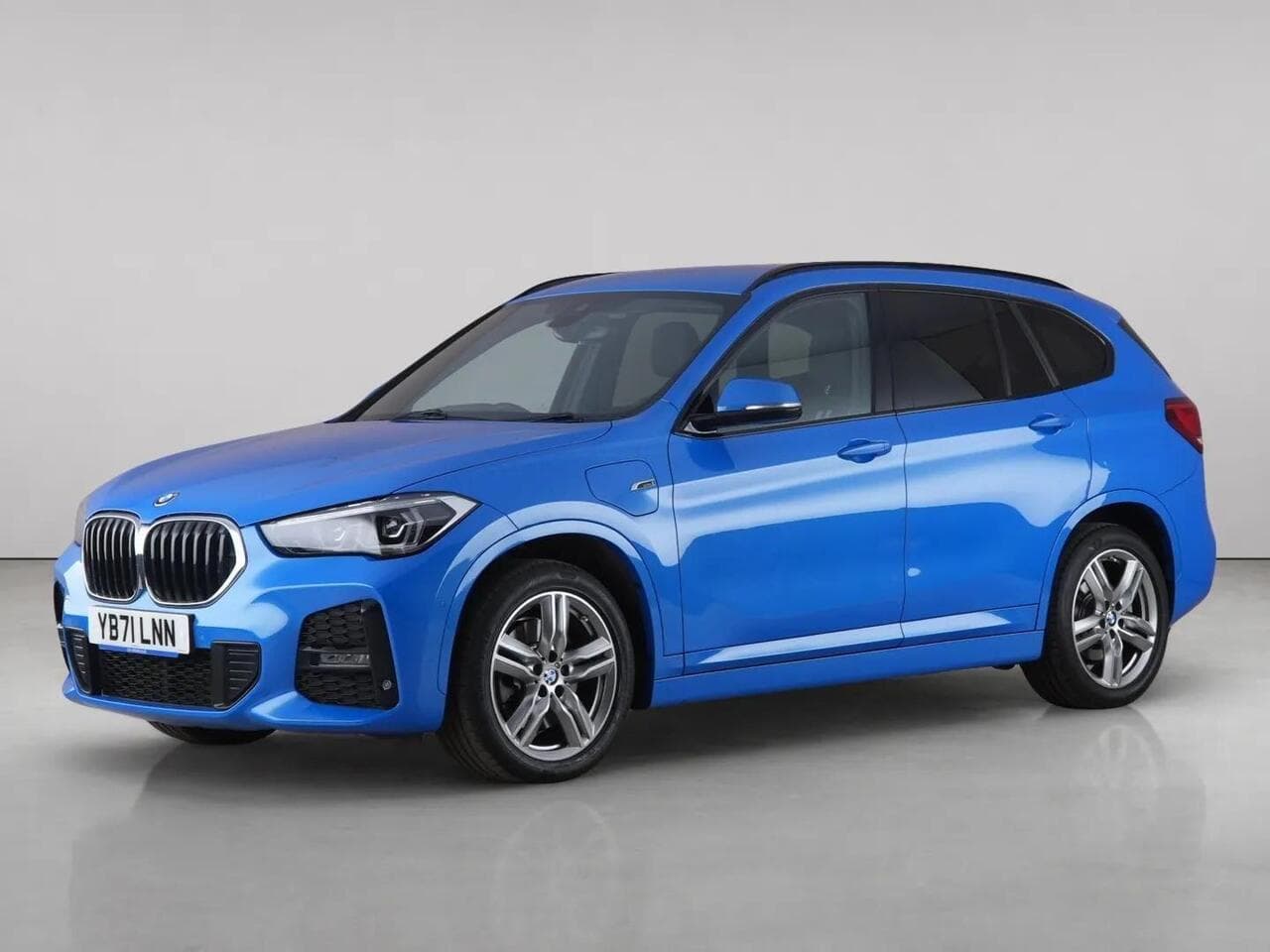 BMW X1 thumbnail Front Left