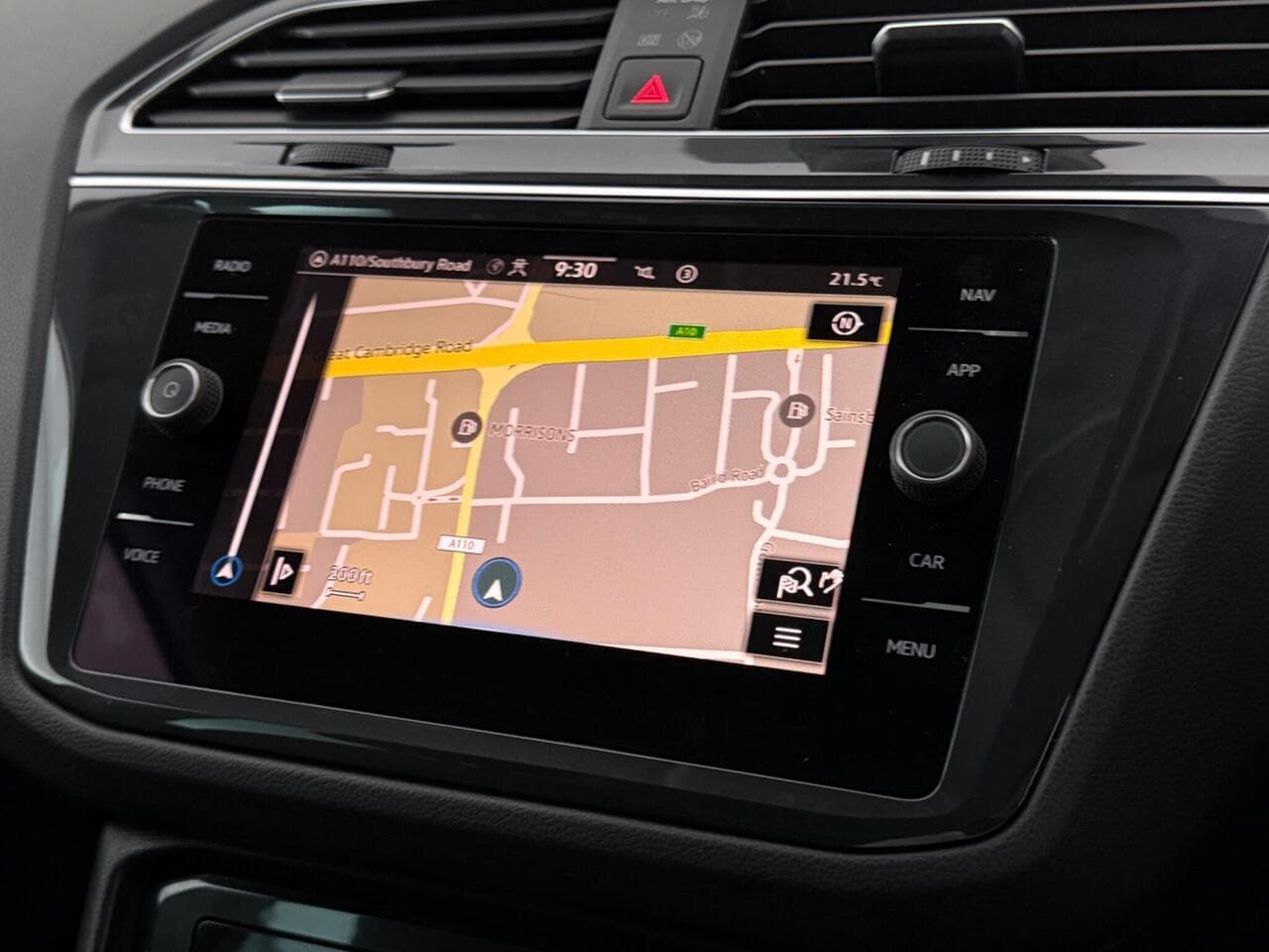 Volkswagen Tiguan thumbnail Infotainment System