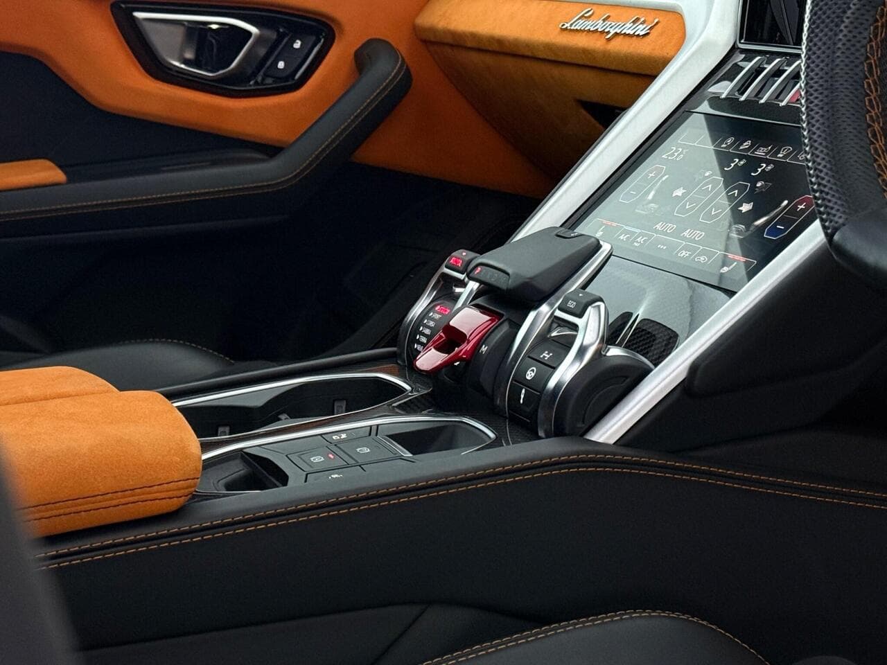 Lamborghini Urus thumbnail Interior Front