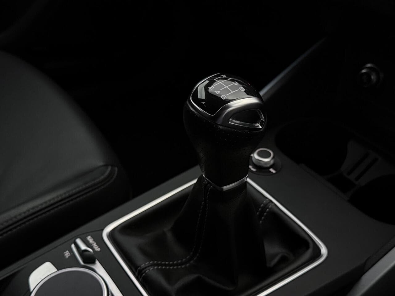 Audi Q2 thumbnail Interior Front