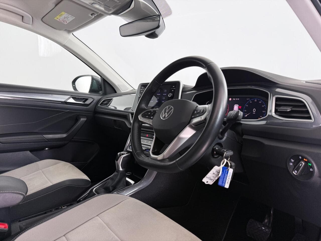 Volkswagen T-Roc thumbnail Interior Front