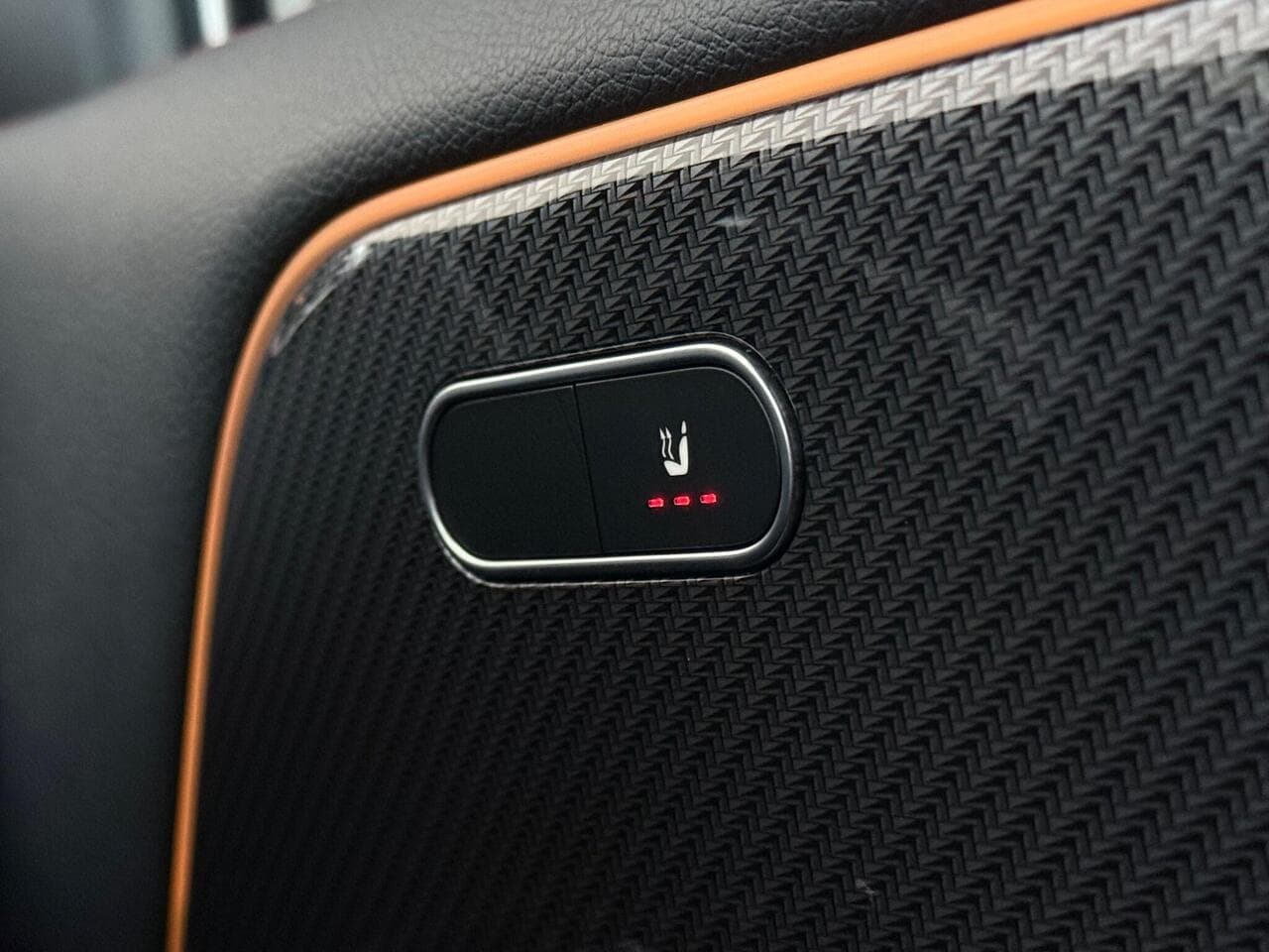 Mercedes-Benz GLA thumbnail Misc Controls