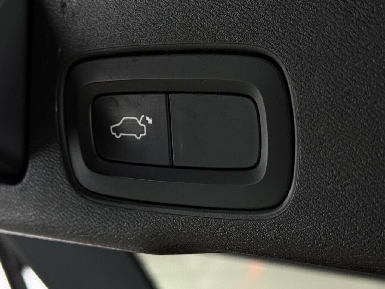 Volvo XC60 thumbnail Misc Controls