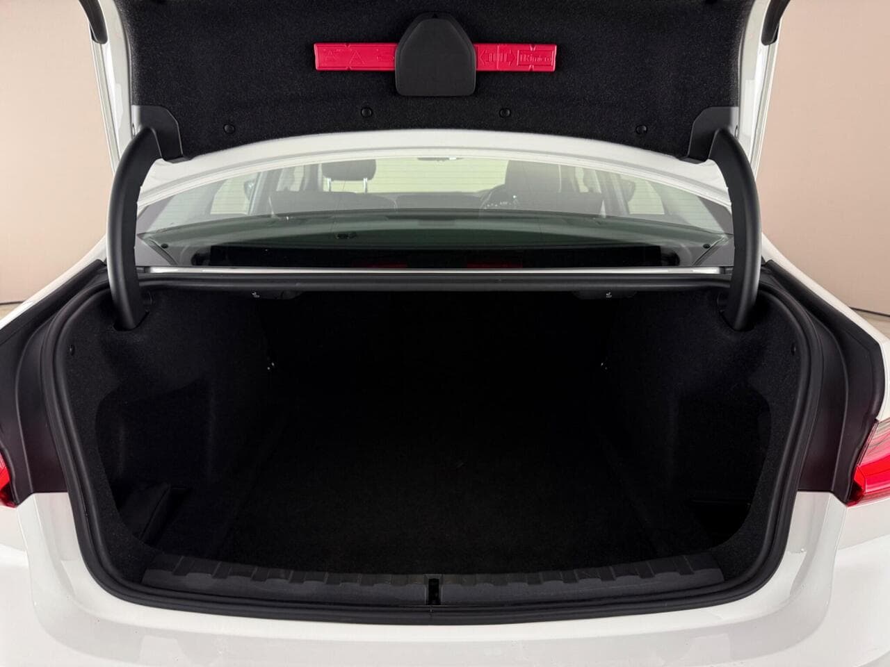 BMW 3 Series thumbnail Boot