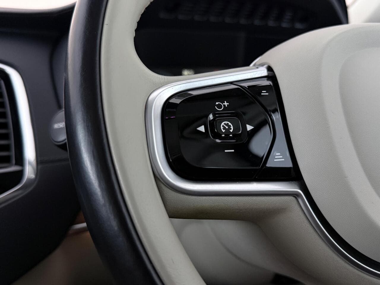 Volvo XC90 thumbnail Misc Controls