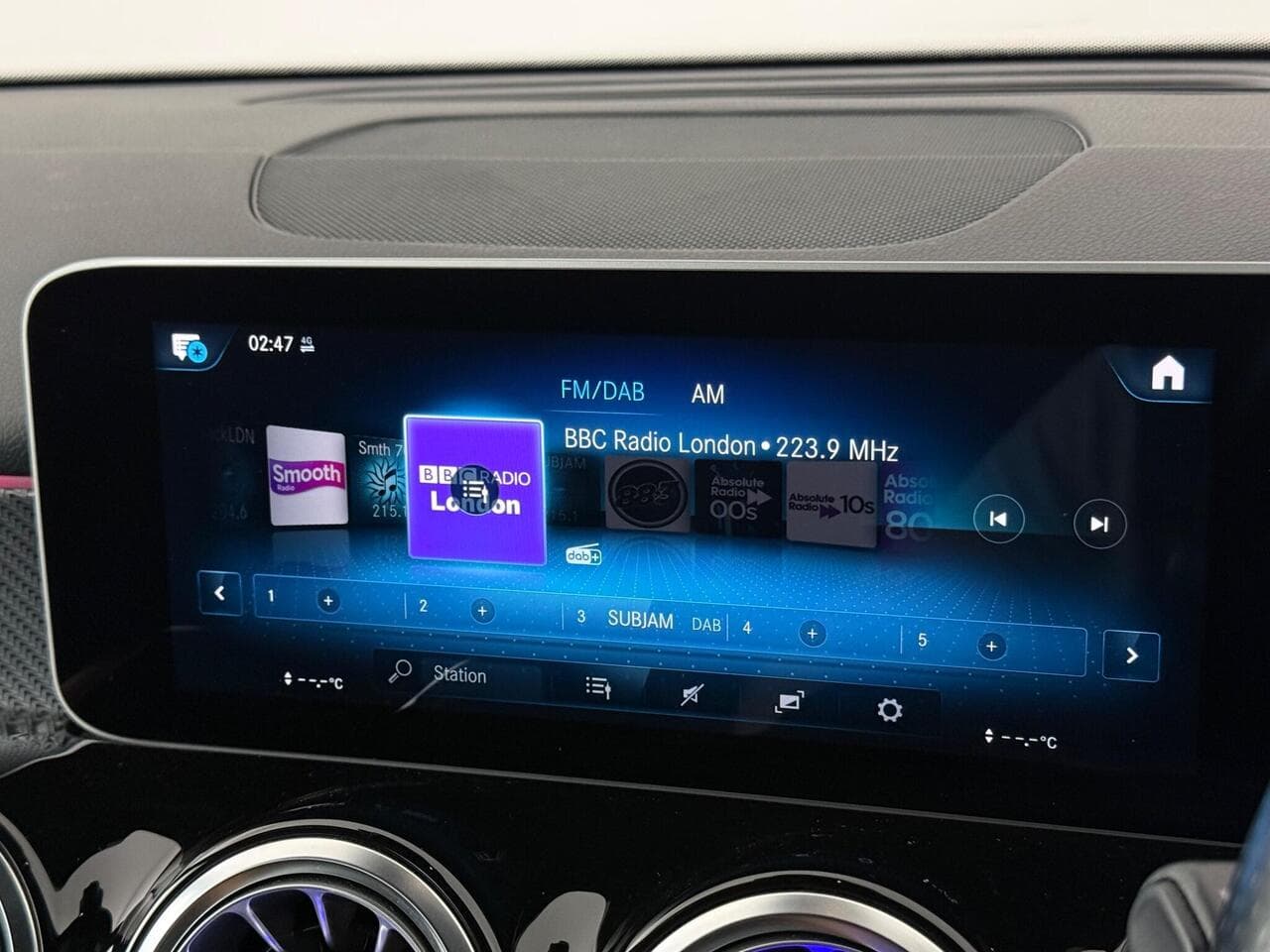 Mercedes-Benz GLB thumbnail Infotainment System